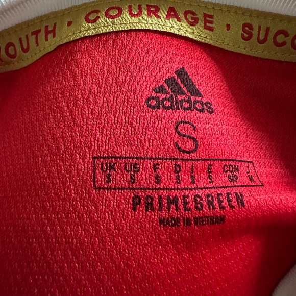 Manchester United 21/22 Home Jersey - Picture 3 of 5